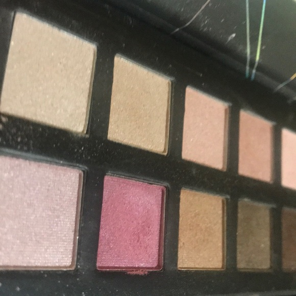 Eyeshadow - Picture 2 of 4